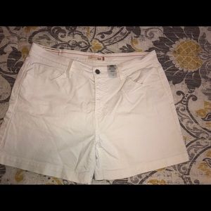 Levi’s Vintage White Short
